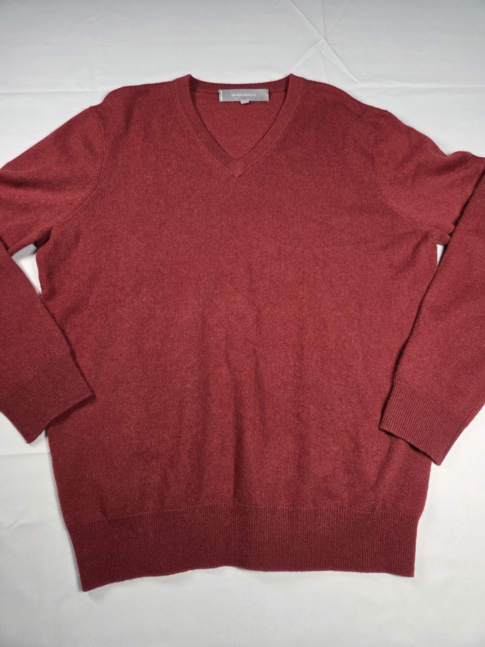 Neiman Marcus Men's Cashmere V-Neck Sweater in Deep Red